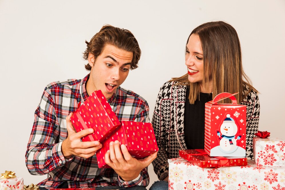 Customized Couple Gifts: The Perfect Blend of Personalization